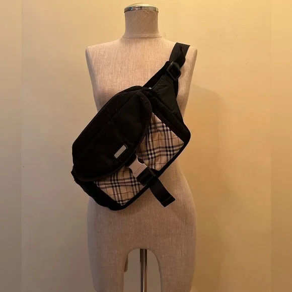 BURBERRY classic plaid belt bag / body bag in black - Picture 15 of 16
